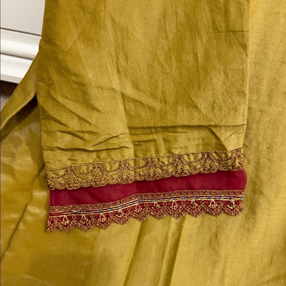 Pakistani Almirah embroidered shirt - Picture 3 of 4
